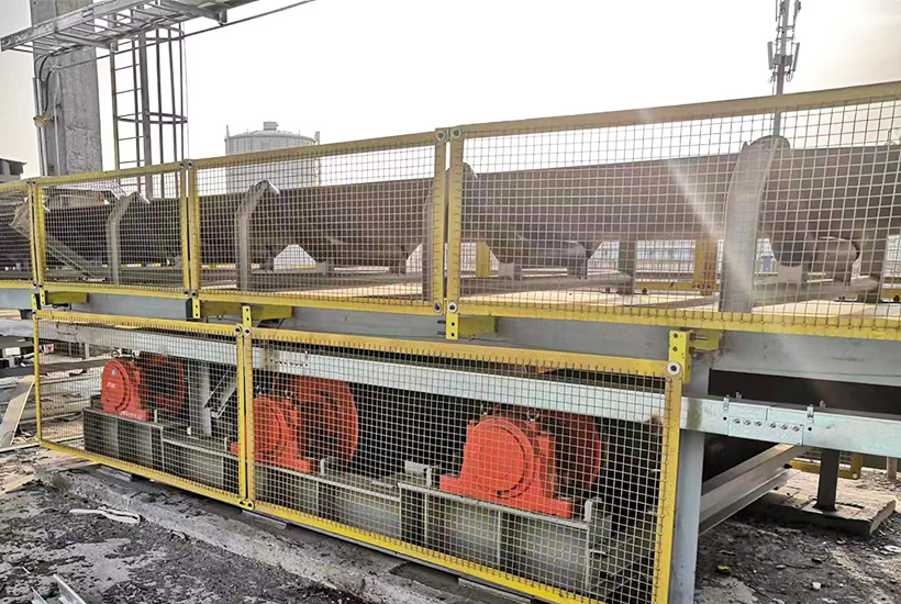 Long distance belt conveyor